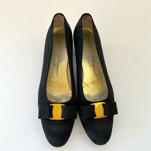 Ferragamo Black Satin Vara Pumps 8.5 AAA
